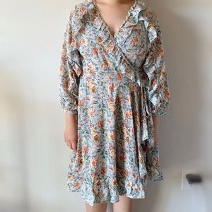 Super cute floral dress!